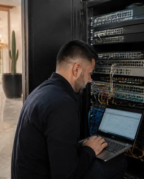 Point d'accès Wi-Fi installé dans les espaces techniques d'un hôtel à Laâyoune